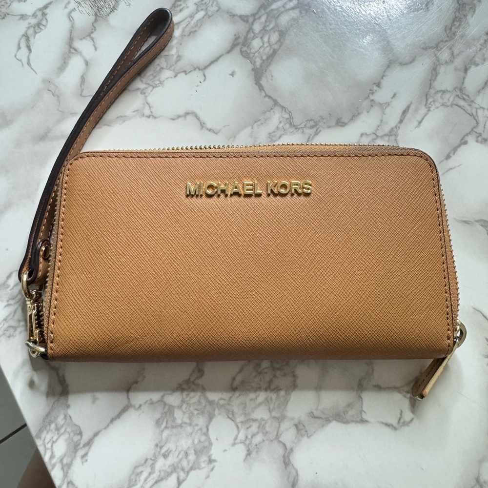 Michael Kors wristlet